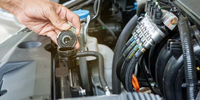 faulty radiator cap cause coolant leak